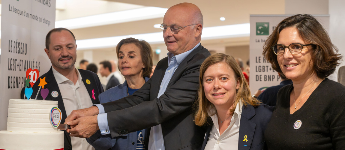 Peolple in front of a birthday cake