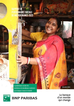 Couverture du rapport microfinance 2023, rapport de performance sociale de microfinance avec l'image d'une bénéficiaire de microfinance en Inde