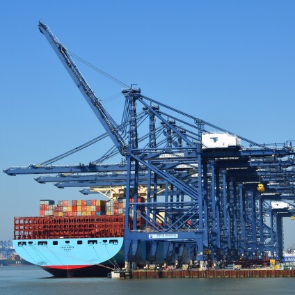 Container en chargement dans le port de Felixstowe