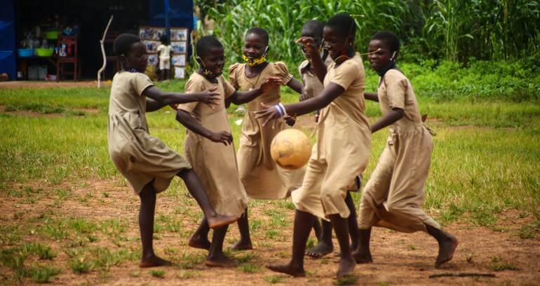 #FAAPointsForChange : Félix Auger Aliassime, CARE et BNP Paribas se mobilisent pour l’éducation des enfants au Togo