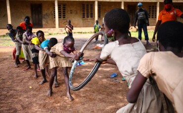 #FAAPointsForChange : Félix Auger Aliassime, CARE et BNP Paribas se mobilisent pour l’éducation des enfants au Togo