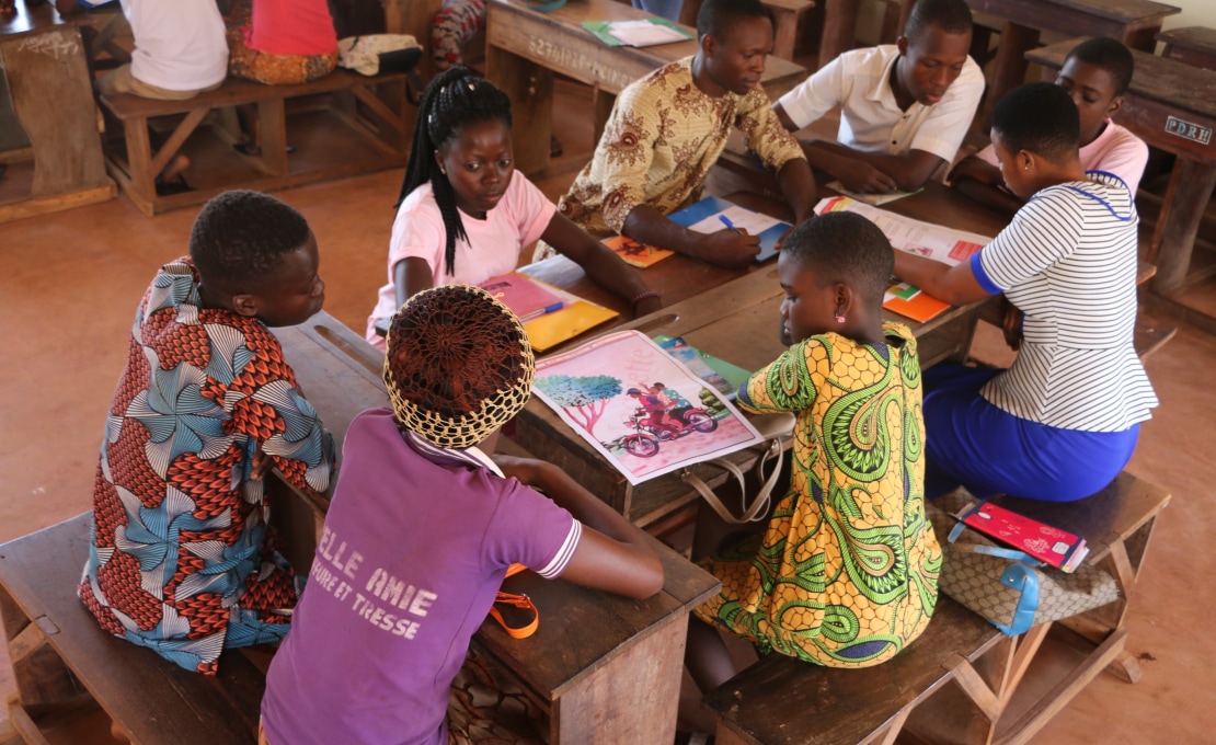 FAAPointsForChange - Enfants à l'école - Education - Formation des jeunes aux catalyseurs - CARE